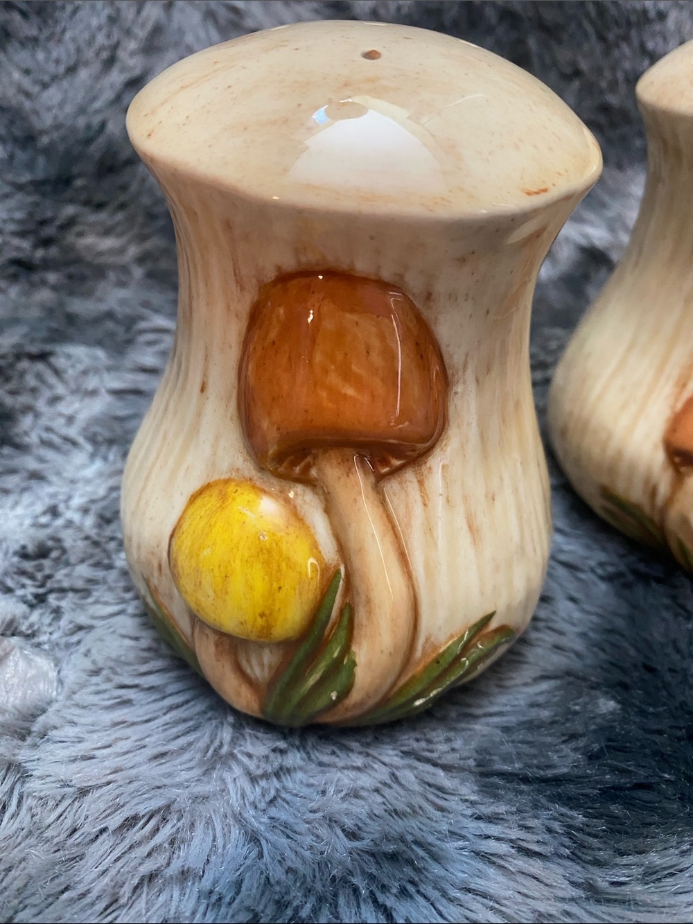 Vintage Hand-Painted Mushroom Ceramic Salt and Pepper Shakers - Yellow & Brown - Picture 9 of 16